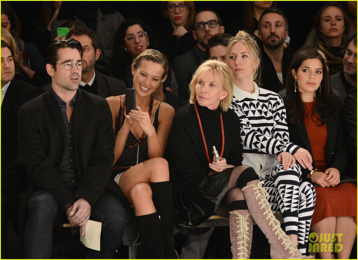 America Ferrara (Ugly Betty) bien entourée avec Colin Farrell et Madame Sting - © Just Jared/Getty