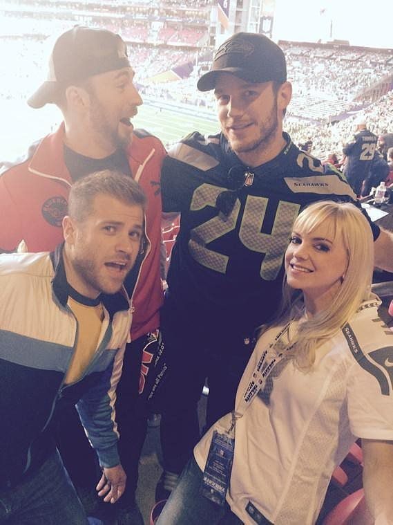 Anna Faris avec entre autres son mari, Chris Pratt et Chris Evans - © Instagram