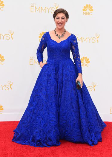 Dans la catégorie bleu, sont nominées Mayim Bialik... - © Getty