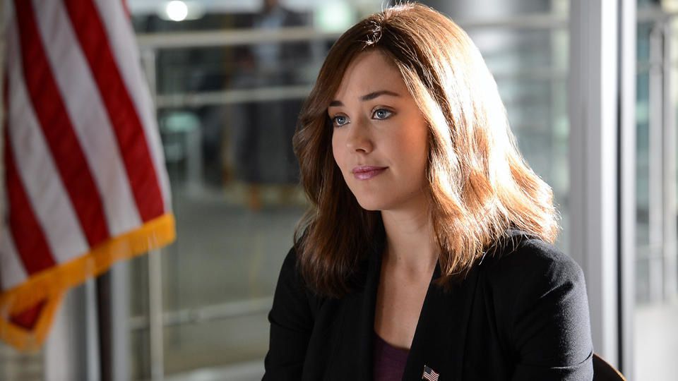 Elizabeth Keen (Megan Boone) est la jeune profileuse de "The Blacklist", choisie sans qu'elle sache pourquoi par le très recherché Reddington pour l'aider à coffrer les membres de sa "liste noire". Brillante, empathique, fonceuse, elle crève l'écran ! - © NBC